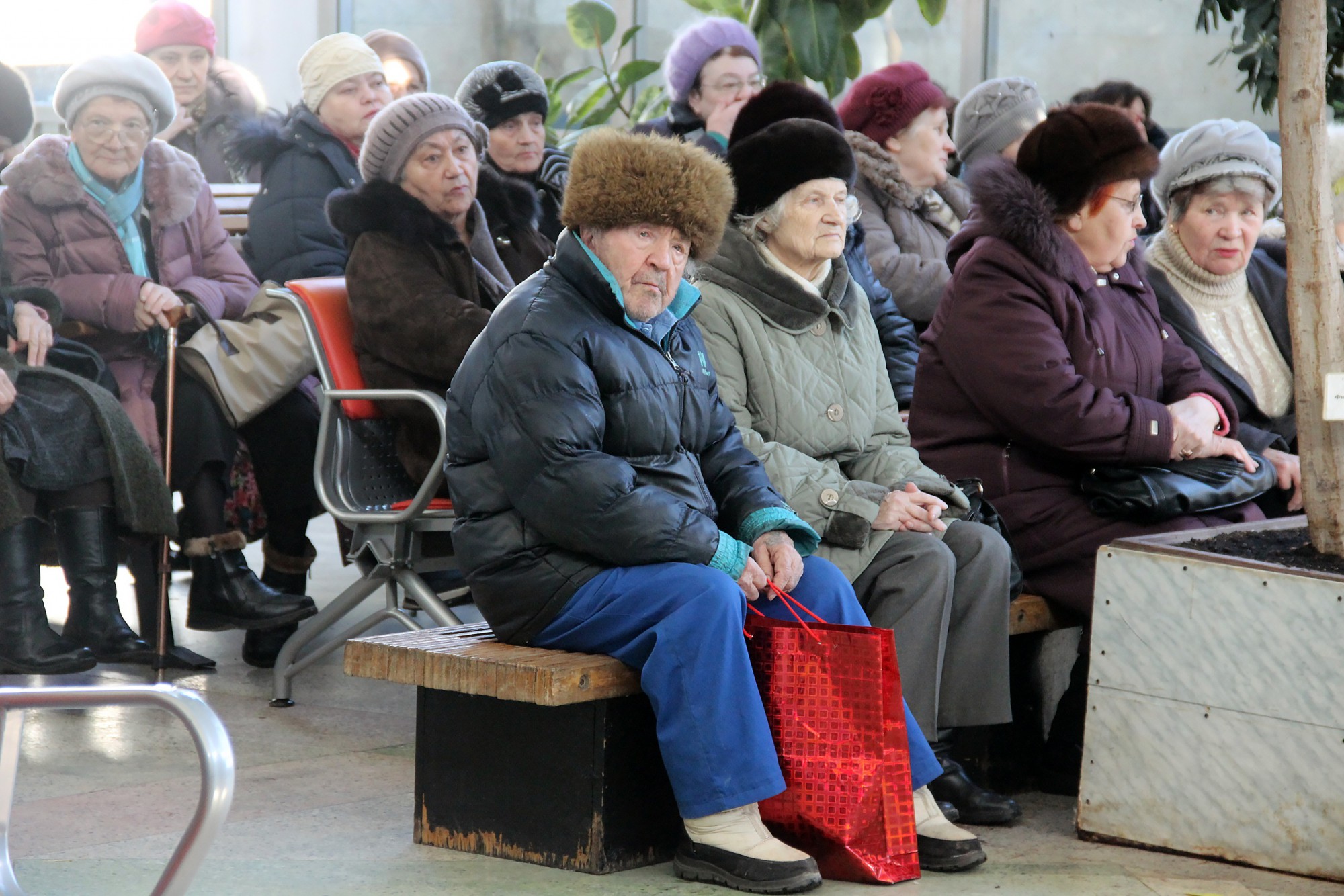  Все будут в бешенстве: россиянам сообщили о новых правилах получения пенсий — затронет и работающих, и не работающих 