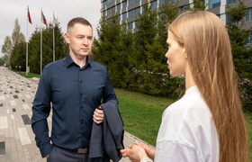“В самый тяжелый момент жизни люди стоят в очер...