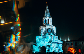 В дни фестиваля НУР на Спасской башне Казанског...