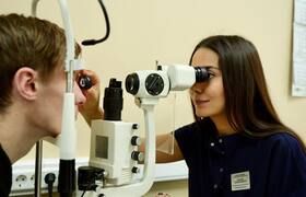 Слепота или спасение от близорукости: 5 мифов о лазерной коррекции зрения, которые с легкостью развеет офтальмолог