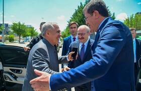 Минниханов обсуждает развитие торговых связей с...
