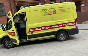 Легковушка перевернулась после лобового столкно...