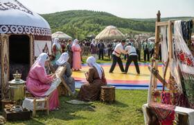 Сабантуй в Казани объединил представителей разн...