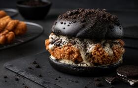 KFC и Oreo выпустили в Китае куриный бургер с ш...