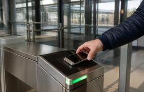 Пассажиры электричек Петербурга смогут проходит...