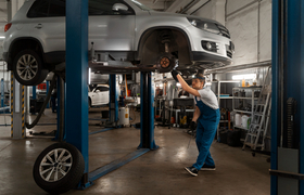 Зимний сезон близко — где подготовить машину в ...