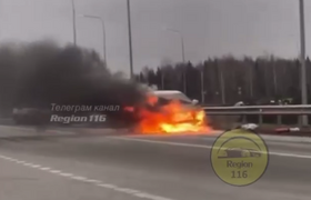 В Челнах на ходу загорелась машина. Видео